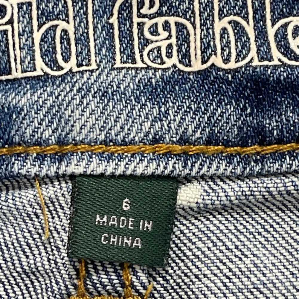 Wild Fable  Distressed Blue Jeans WOMENS 6 HIGH RISE STRAIGHT  BUTTON FLY